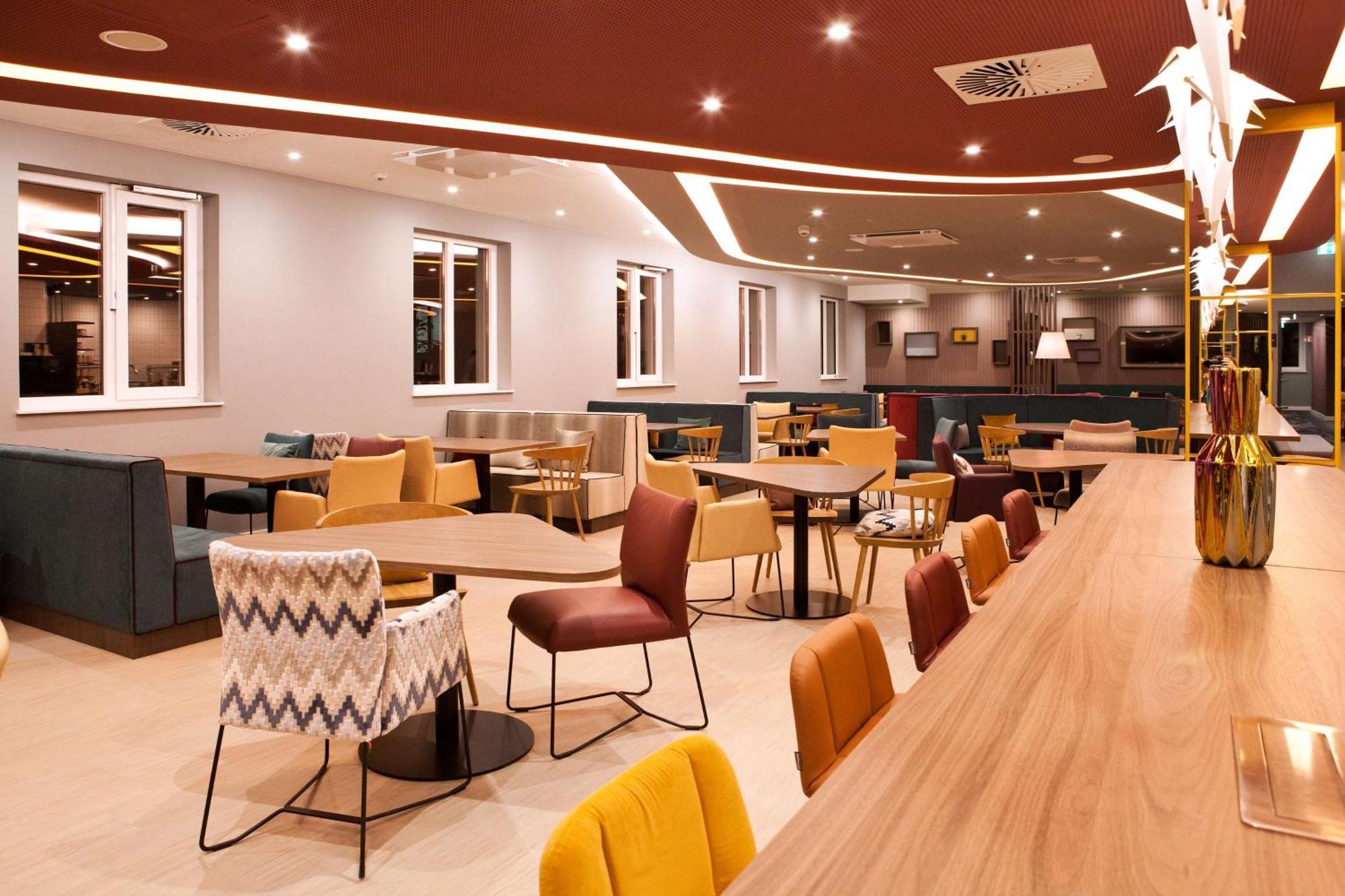 Hampton By Hilton Regensburg Hotel Exterior photo