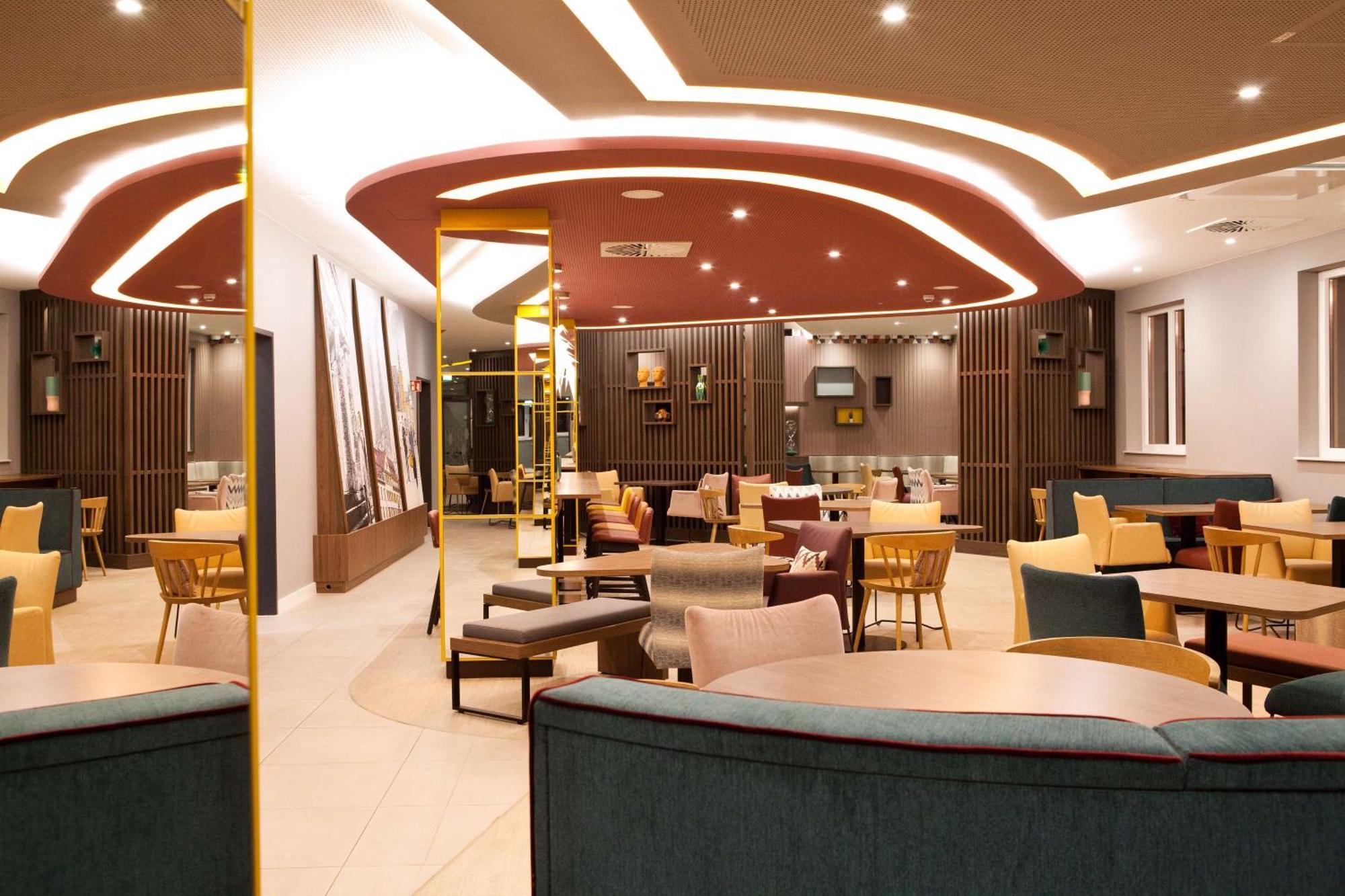 Hampton By Hilton Regensburg Hotel Exterior photo